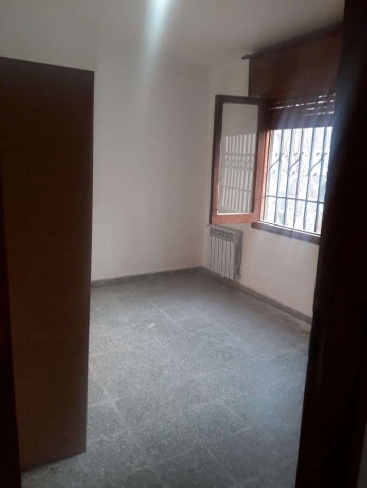 CASA EN VENTA CARLOS PAZ ENORME PATIO