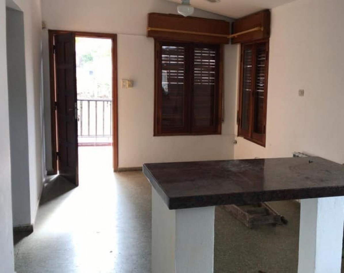 CASA EN VENTA CARLOS PAZ ENORME PATIO