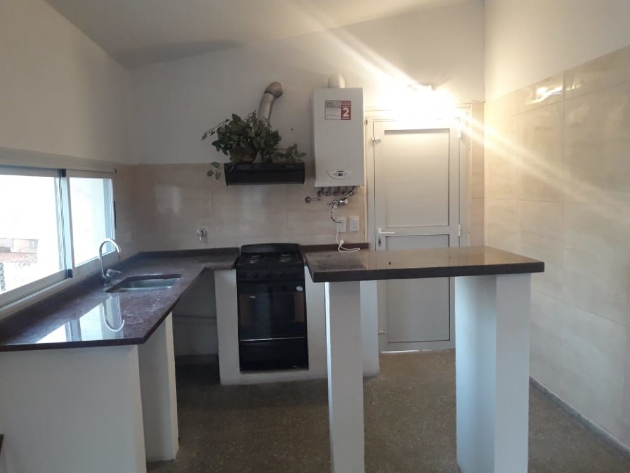 CASA EN VENTA CARLOS PAZ ENORME PATIO