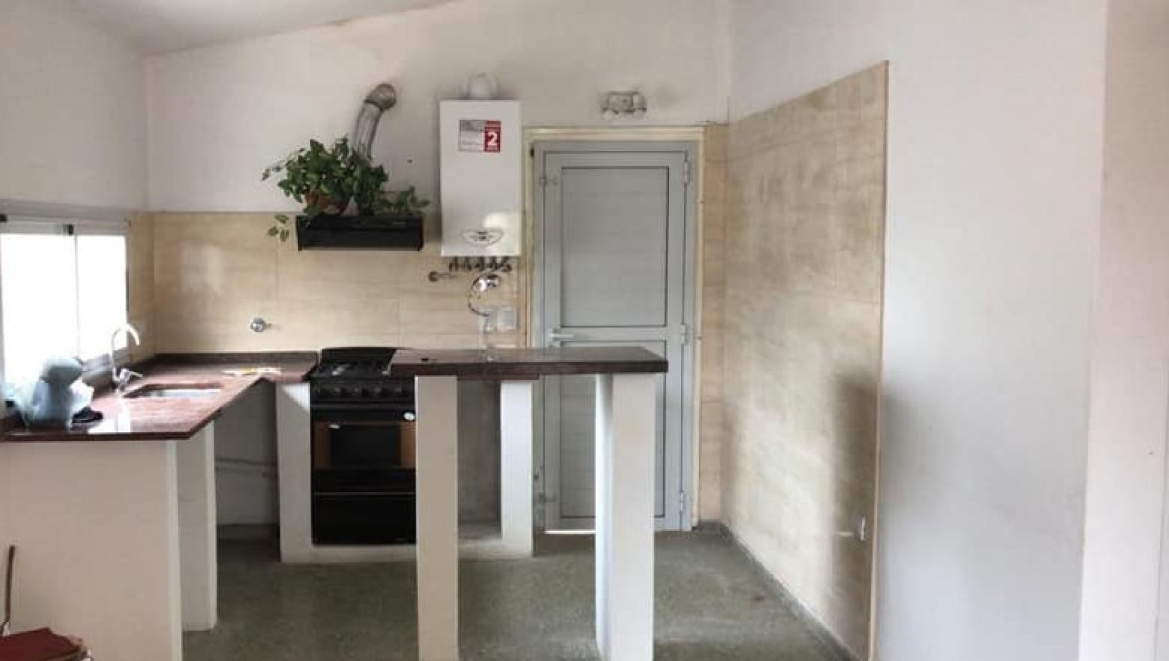 CASA EN VENTA CARLOS PAZ ENORME PATIO