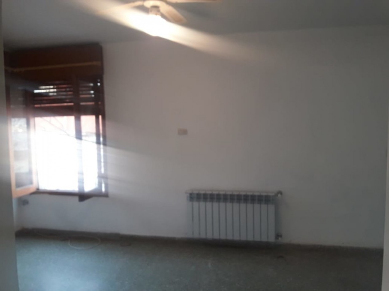 CASA EN VENTA CARLOS PAZ ENORME PATIO